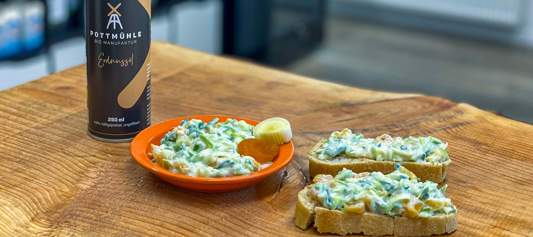 Aprikose-Lauch-Dip mit Baguette und Erdnussöl Pottmühle