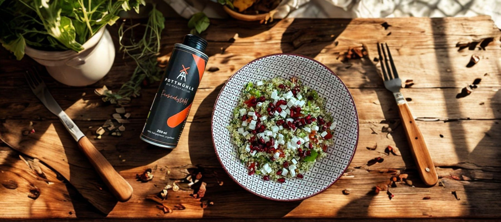 Orientalischer Bulgursalat mit Kräutern, Granatapfel & Färberdistelöl