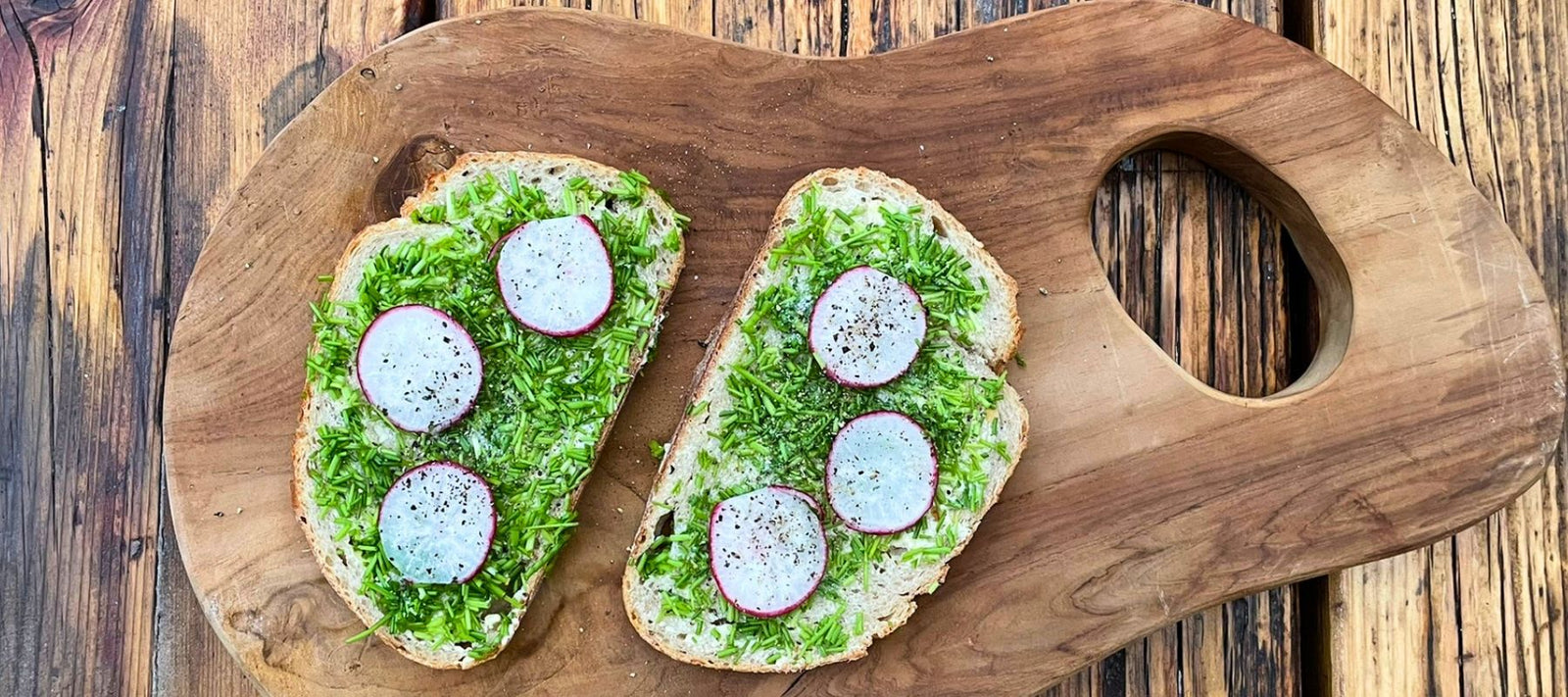 Schnittlauch Radieschen Stulle mit Senfoel 1800x800