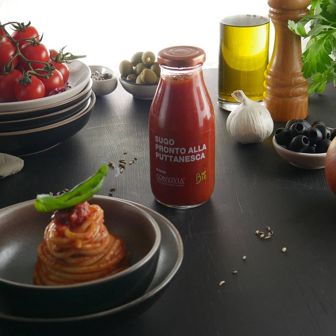 Bio-Kirschtomatensauce alla Puttanesca – Würzige Sizilianische Pasta Bio-Kirschtomatensauce alla Puttanesca – Würzige Sizilianische Pasta